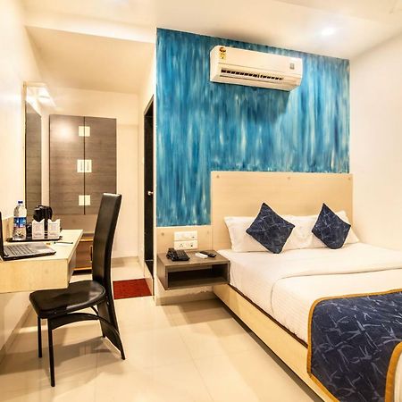 Hotel Sheetal Plaza Szúrat Kültér fotó