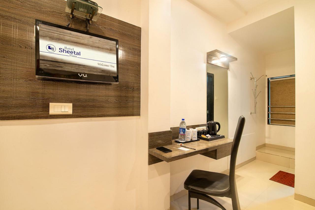 Hotel Sheetal Plaza Szúrat Kültér fotó