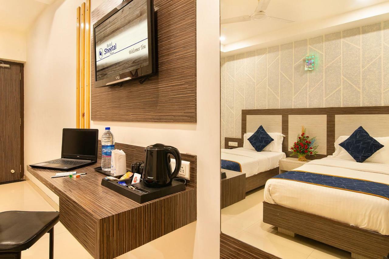 Hotel Sheetal Plaza Szúrat Kültér fotó